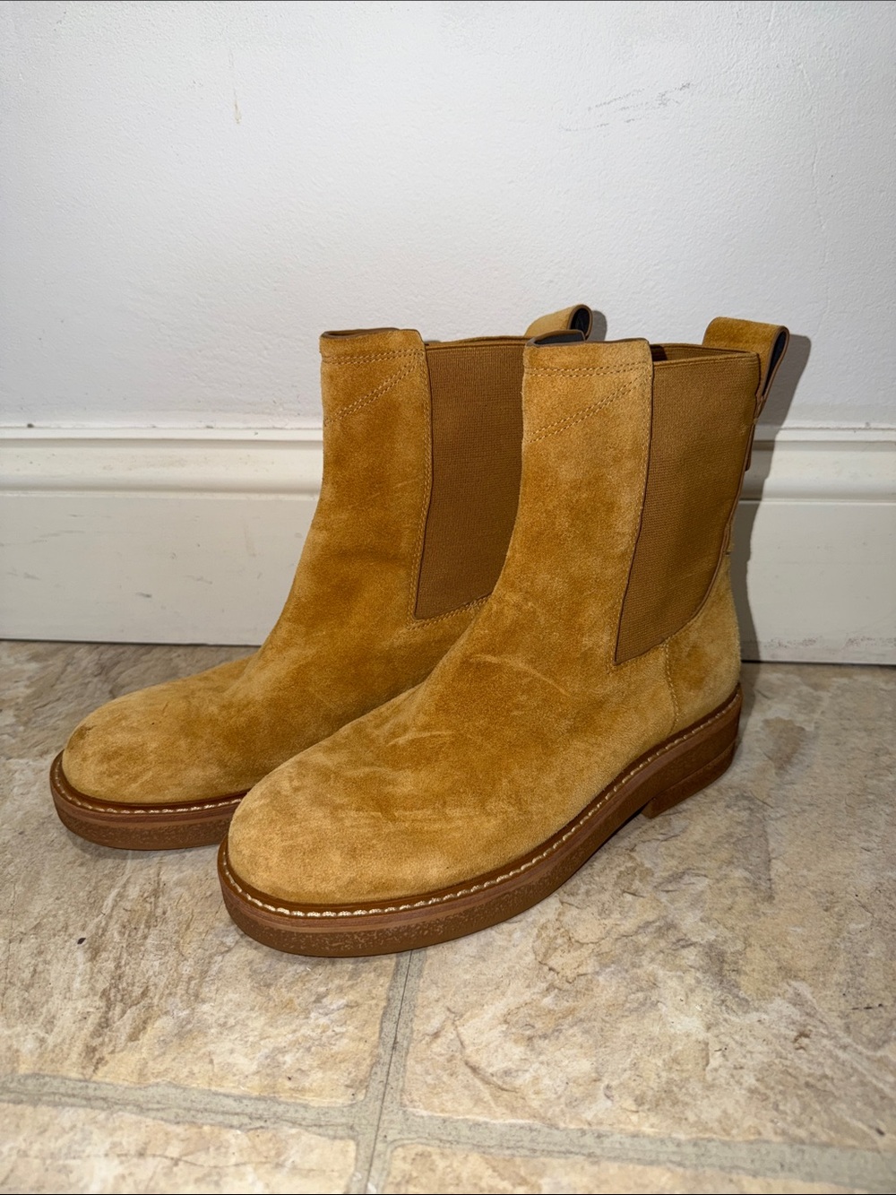 SARTO Womens Chelsea Boot Caramel Suede Size 6.5 Outdoor Country Ranch Casual